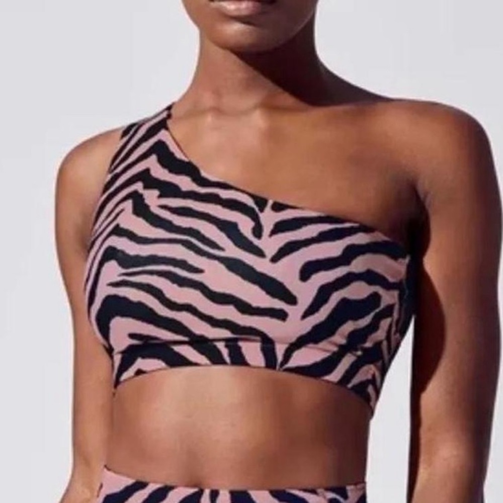 YEAR OF OURS ONE SHOULDER BRA EUC SIZE large